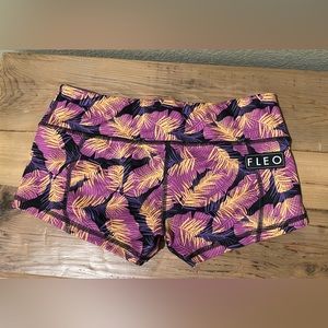Fleo shorts size medium